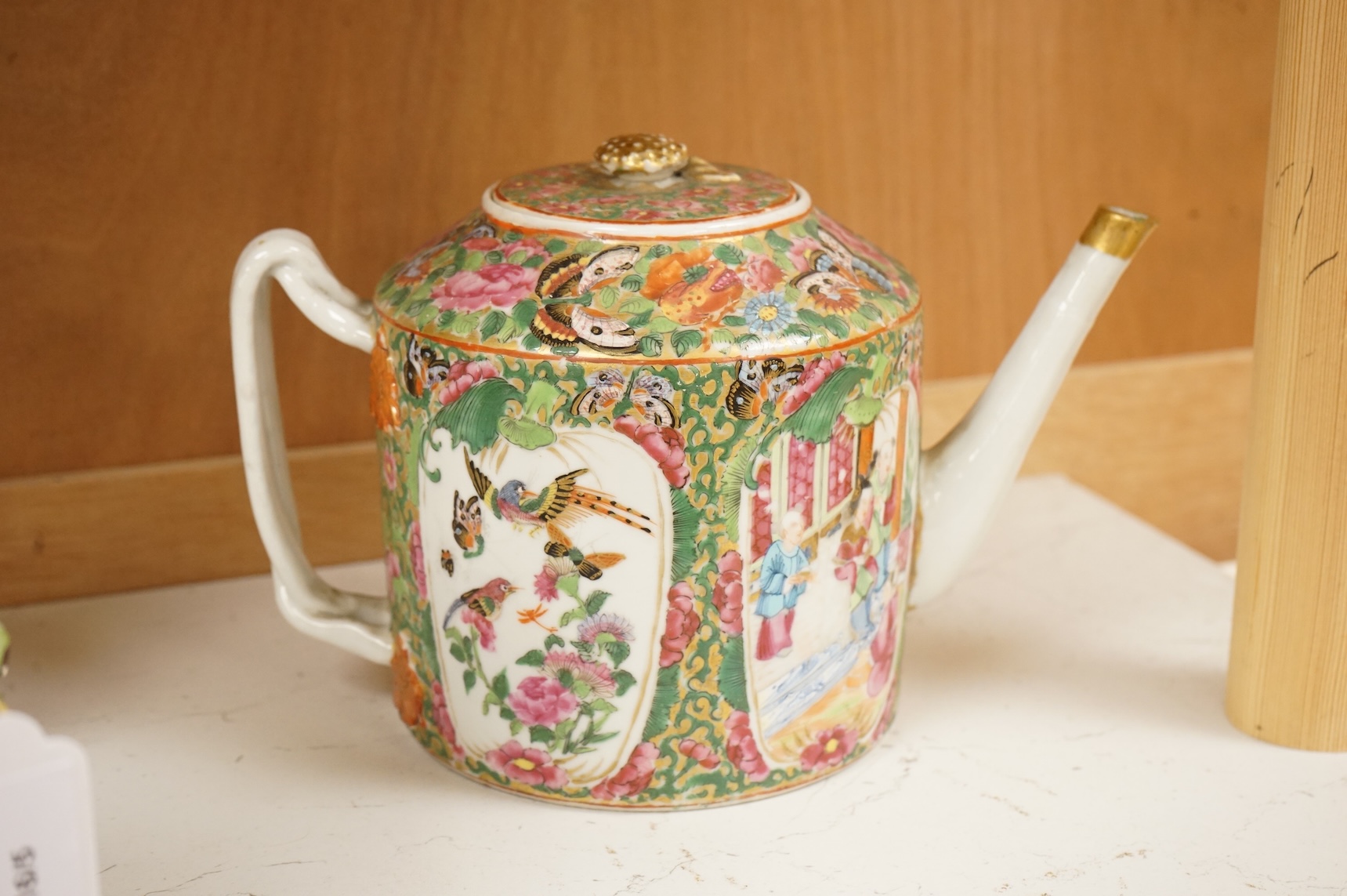 A Chinese famille rose teapot, c.1830, 14cm